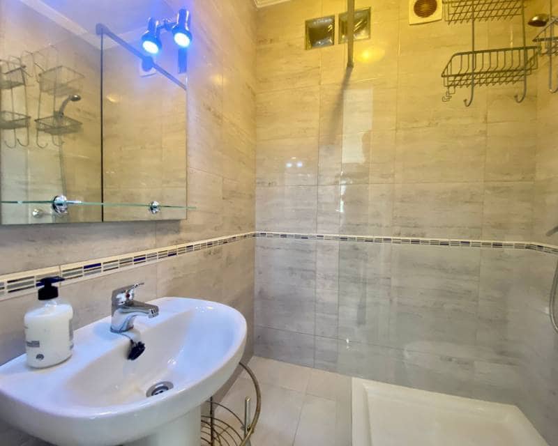 Chalet de 3 habitaciones en Torrevieja en alquiler - 850 € (Ref: 6342025)