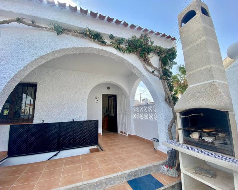 Chalet de 3 habitaciones en Torrevieja en alquiler - 850 € (Ref: 6342025)