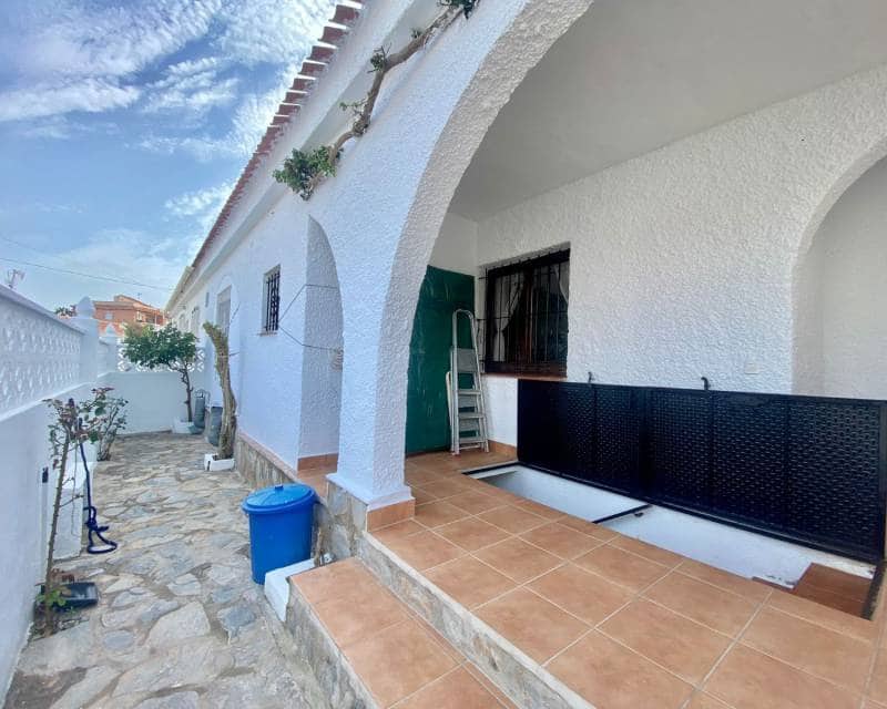 Chalet de 3 habitaciones en Torrevieja en alquiler - 850 € (Ref: 6342025)