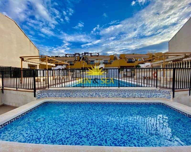 2 soveværelse Byhus til leje i Arenales del Sol med swimmingpool garage - € 750 (Ref: 6457702)