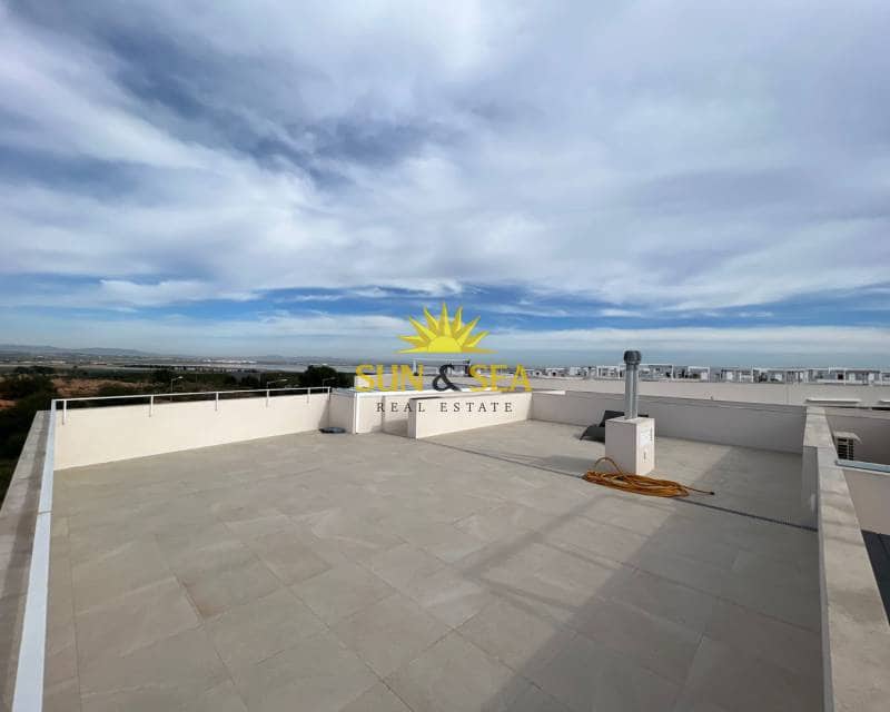 2 bedroom Townhouse for rent in Torrevieja with pool garage - € 1,500 (Ref: 6681020)
