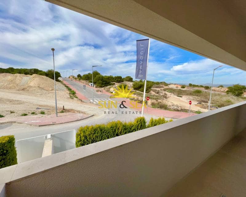 2 bedroom Townhouse for rent in Torrevieja with pool garage - € 1,500 (Ref: 6681020)
