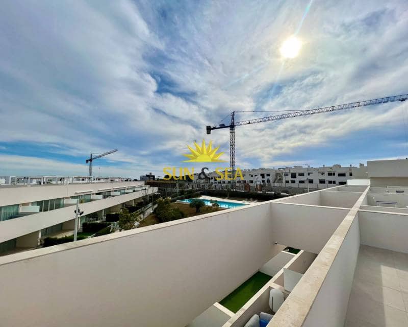 2 bedroom Townhouse for rent in Torrevieja with pool garage - € 1,500 (Ref: 6681020)