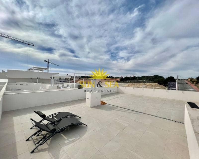 2 bedroom Townhouse for rent in Torrevieja with pool garage - € 1,500 (Ref: 6681020)