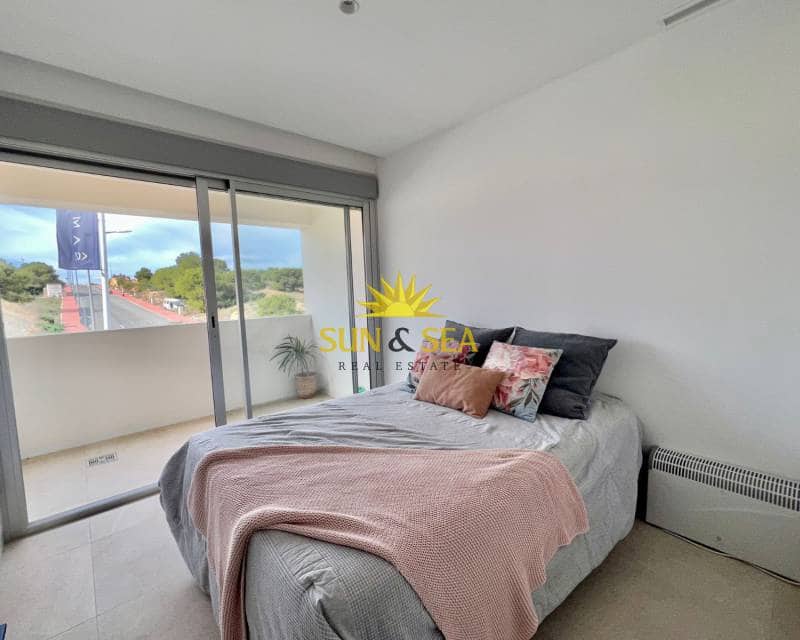 2 bedroom Townhouse for rent in Torrevieja with pool garage - € 1,500 (Ref: 6681020)