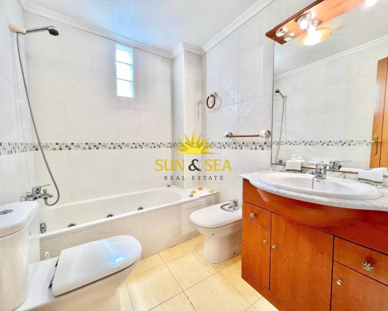 2 makuuhuone Huoneisto vuokrattavana paikassa Torrevieja - 900 € (Ref: 6903397)