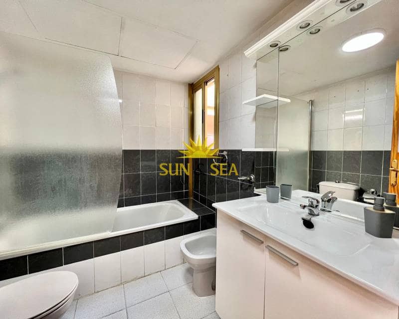 1 bedroom Penthouse for rent in Torrevieja - € 650 (Ref: 6926654)