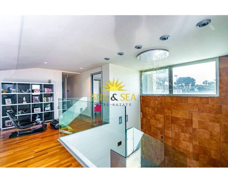 5 soveværelse Villa til leje i Torrevieja med swimmingpool garage - € 6.000 (Ref: 6926655)