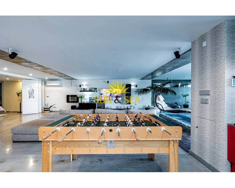 5 soveværelse Villa til leje i Torrevieja med swimmingpool garage - € 6.000 (Ref: 6926655)