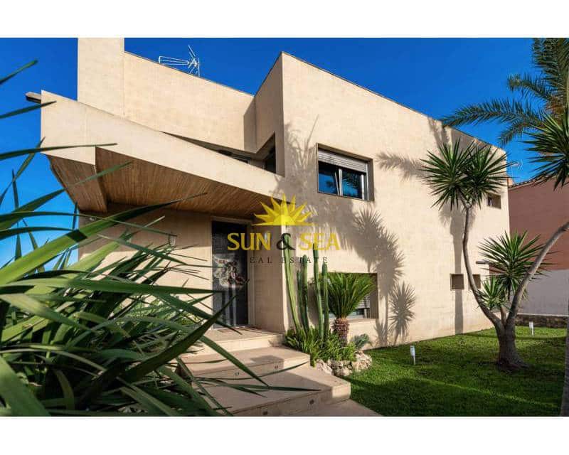 5 soveværelse Villa til leje i Torrevieja med swimmingpool garage - € 6.000 (Ref: 6926655)