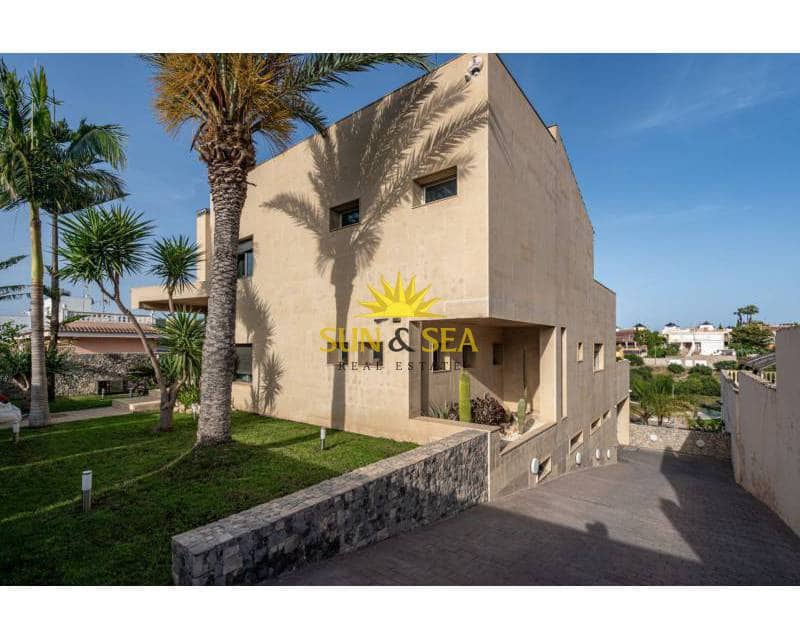 5 soveværelse Villa til leje i Torrevieja med swimmingpool garage - € 6.000 (Ref: 6926655)