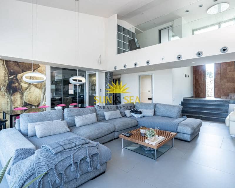 5 soveværelse Villa til leje i Torrevieja med swimmingpool garage - € 6.000 (Ref: 6926655)