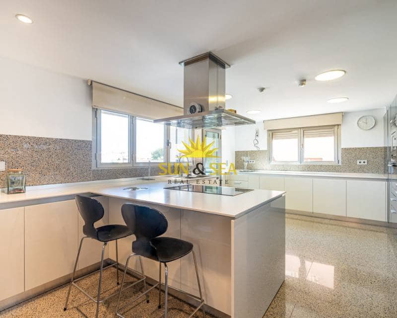 5 soveværelse Villa til leje i Torrevieja med swimmingpool garage - € 6.000 (Ref: 6926655)