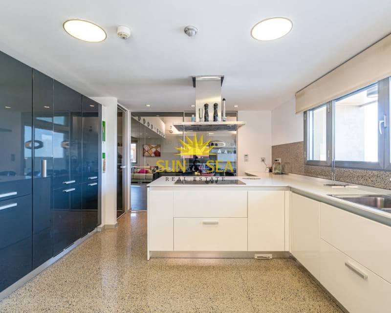 5 soveværelse Villa til leje i Torrevieja med swimmingpool garage - € 6.000 (Ref: 6926655)