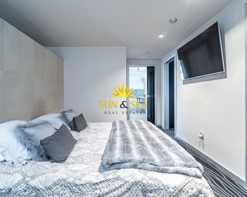 5 soveværelse Villa til leje i Torrevieja med swimmingpool garage - € 6.000 (Ref: 6926655)