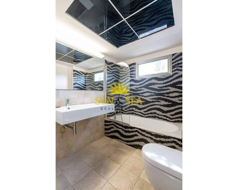 5 soveværelse Villa til leje i Torrevieja med swimmingpool garage - € 6.000 (Ref: 6926655)