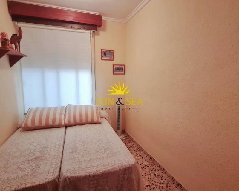 2 makuuhuone Huoneisto lomavuokrausta paikassa Torrevieja mukana uima-altaan - 550 € (Ref: 6955122)
