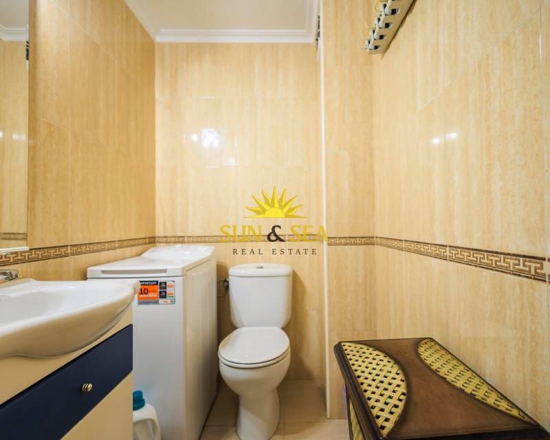 3 sypialnia Apartament do wynajęcia w Torrevieja z basenem - 1 300 € (Ref: 6989555)