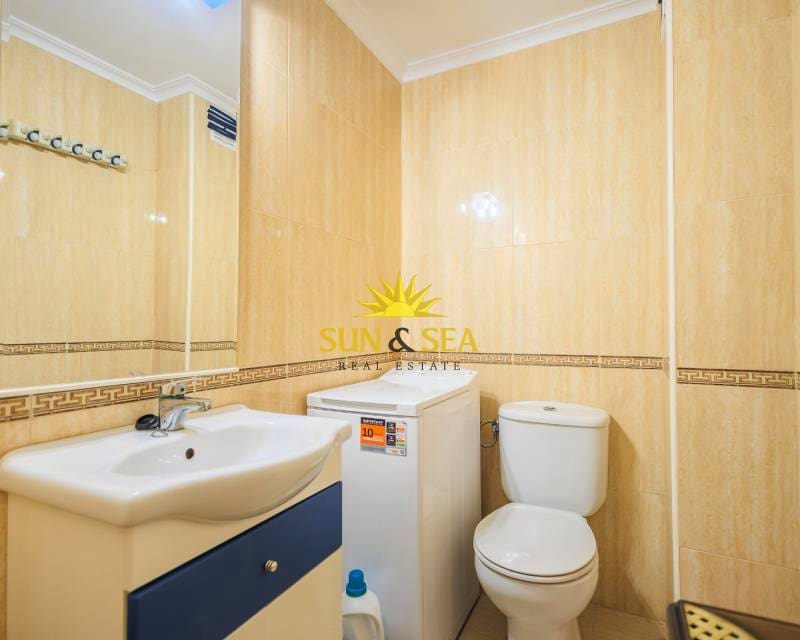 3 sypialnia Apartament do wynajęcia w Torrevieja z basenem - 1 300 € (Ref: 6989555)