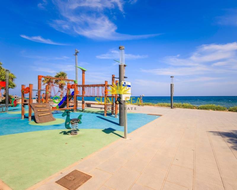 3 sypialnia Apartament do wynajęcia w Torrevieja z basenem - 1 300 € (Ref: 6989555)