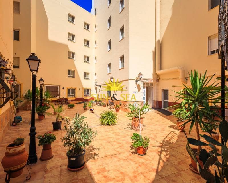 3 sypialnia Apartament do wynajęcia w Torrevieja z basenem - 1 300 € (Ref: 6989555)