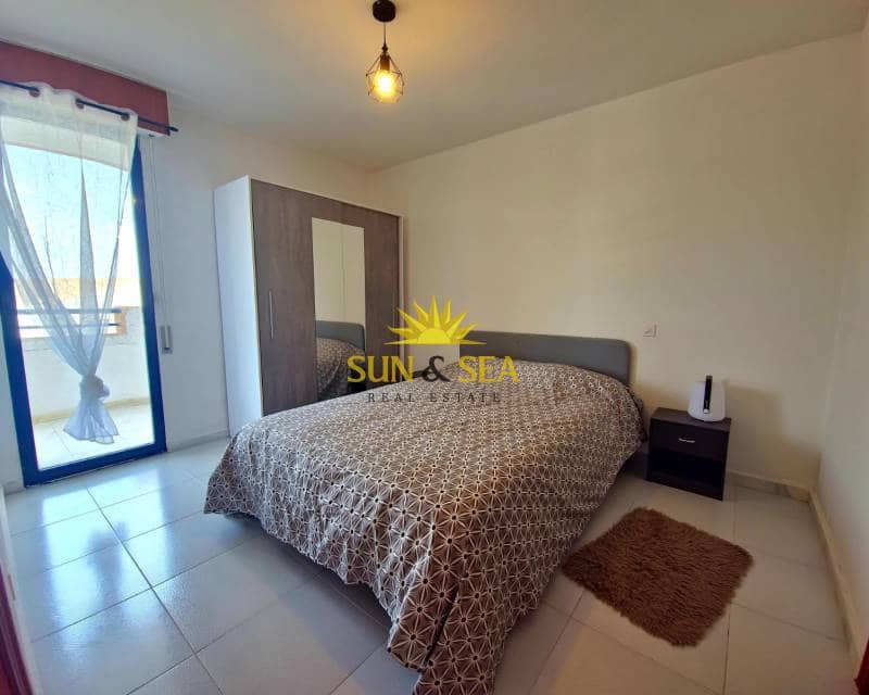 1 quarto Apartamento para arrendar em Torrevieja com piscina - 600 € (Ref: 7001409)