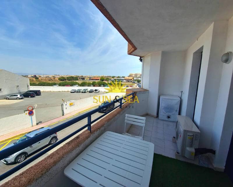 1 quarto Apartamento para arrendar em Torrevieja com piscina - 600 € (Ref: 7001409)