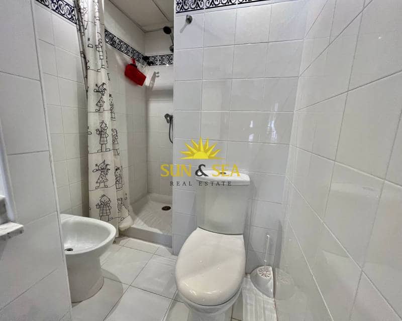 Apartamento de 3 habitaciones en Torrevieja en alquiler con piscina garaje - 1.100 € (Ref: 7052182)