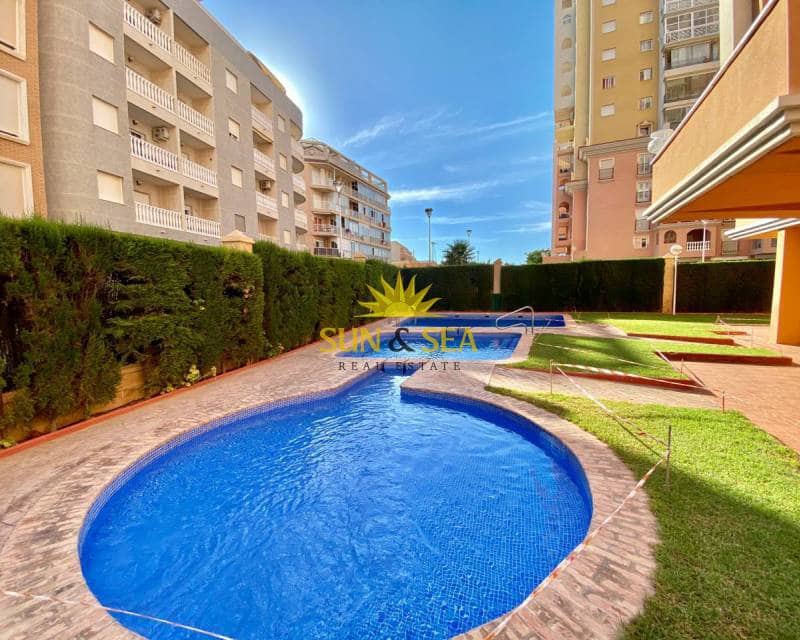 Apartamento de 3 habitaciones en Torrevieja en alquiler con piscina garaje - 1.100 € (Ref: 7052182)