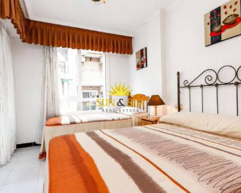 2 makuuhuone Huoneisto vuokrattavana paikassa Torrevieja mukana uima-altaan 
autotalli - 750 € (Ref: 7124797)