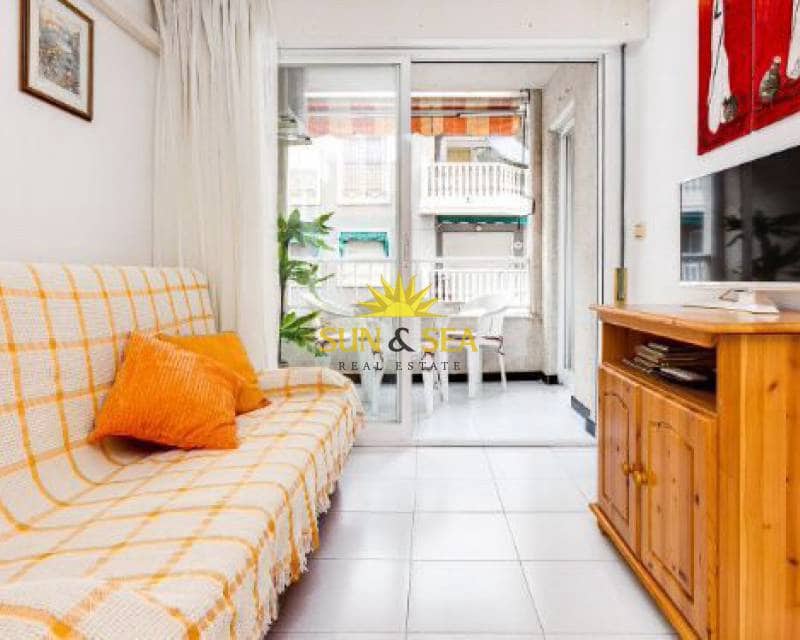 2 makuuhuone Huoneisto vuokrattavana paikassa Torrevieja mukana uima-altaan 
autotalli - 750 € (Ref: 7124797)