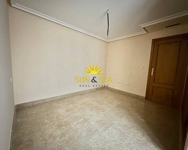 4 sypialnia Apartament do wynajęcia w Torrevieja - 1 300 € (Ref: 7203736)