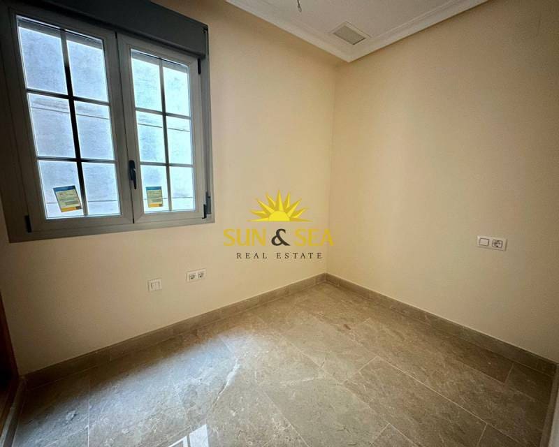 4 sypialnia Apartament do wynajęcia w Torrevieja - 1 300 € (Ref: 7203736)