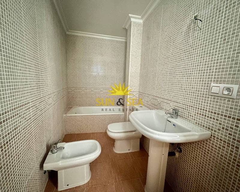 4 sypialnia Apartament do wynajęcia w Torrevieja - 1 300 € (Ref: 7203736)