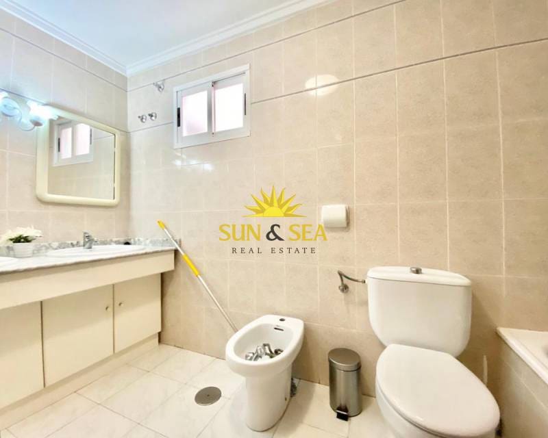 2 quarto Apartamento para arrendar em Torrevieja - 900 € (Ref: 7216099)