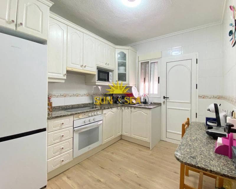 Chalet de 4 habitaciones en Torrevieja en alquiler con piscina garaje - 2.100 € (Ref: 7264265)