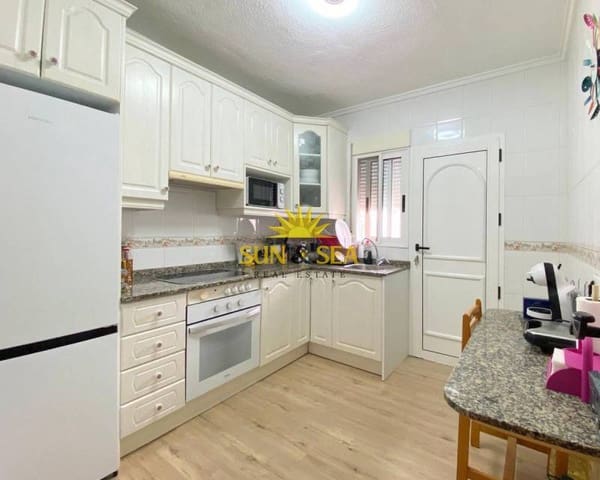 Chalet de 4 habitaciones en Los Balcones - Los Altos, Torrevieja en alquiler con piscina garaje - 2.100 € (Ref: 7264265)