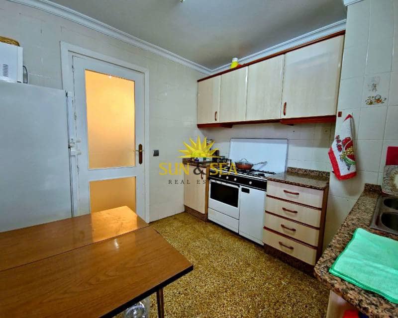 Appartement de 2 chambres à louer à Torrevieja avec piscine - 750 € (Ref: 7392083)