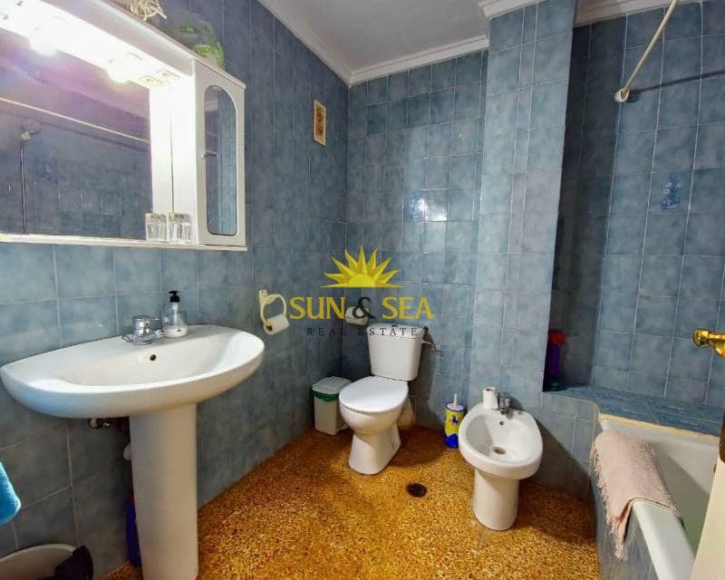 Appartement de 2 chambres à louer à Torrevieja avec piscine - 750 € (Ref: 7392083)