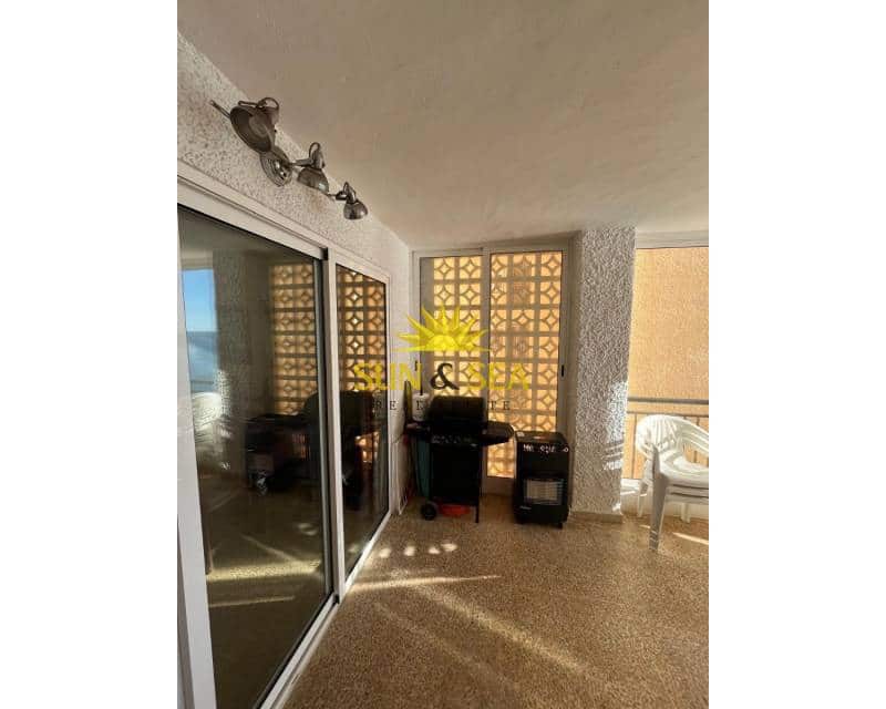 Apartamento de 2 habitaciones en Torrevieja en alquiler con piscina - 800 € (Ref: 7392083)