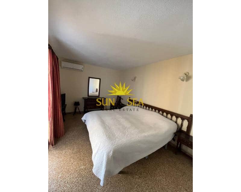 Apartamento de 2 habitaciones en Torrevieja en alquiler con piscina - 800 € (Ref: 7392083)