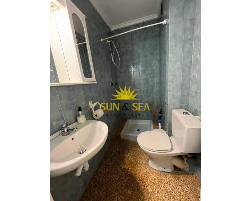 Apartamento de 2 habitaciones en Torrevieja en alquiler con piscina - 800 € (Ref: 7392083)