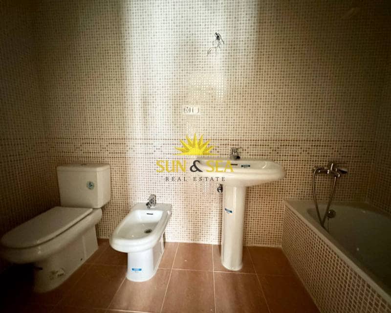 4 soverom Penthouse til leie i Torrevieja - € 2 500 (Ref: 7438027)