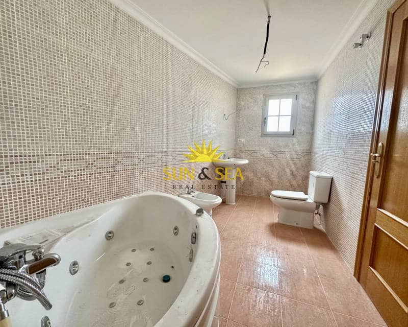 4 soverom Penthouse til leie i Torrevieja - € 2 500 (Ref: 7438027)