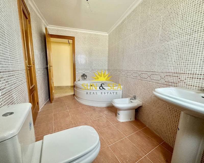 4 soverom Penthouse til leie i Torrevieja - € 2 500 (Ref: 7438027)