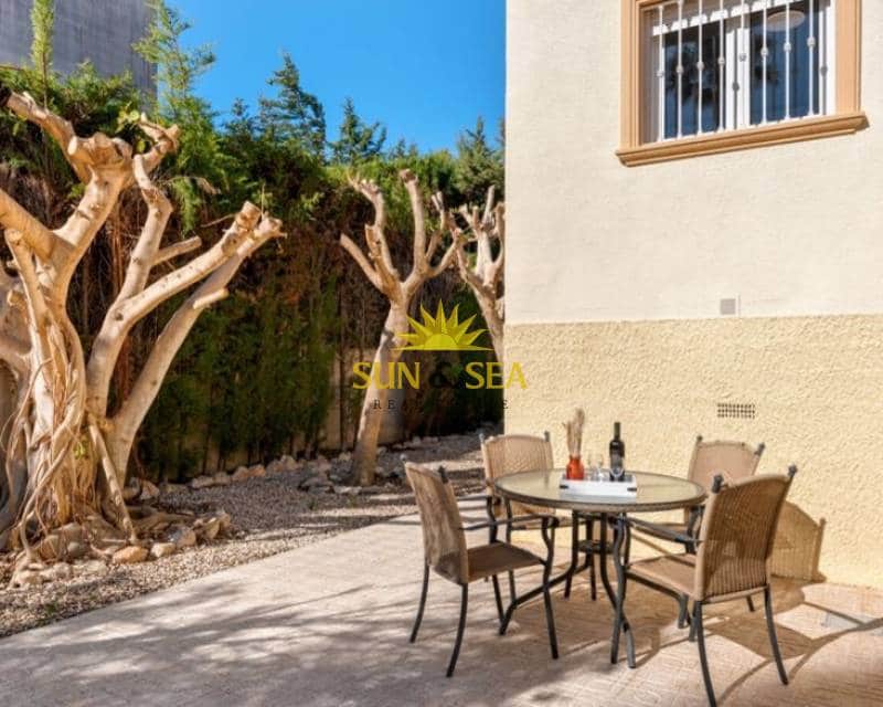 4 bedroom Villa for rent in Calpe / Calp with pool garage - € 3,000 (Ref: 7562241)