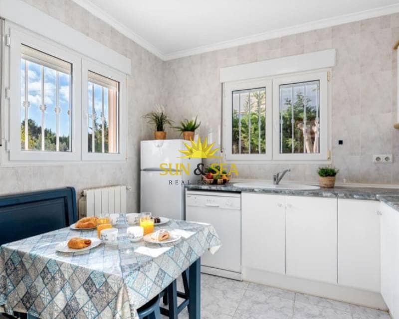 4 bedroom Villa for rent in Calpe / Calp with pool garage - € 3,000 (Ref: 7562241)