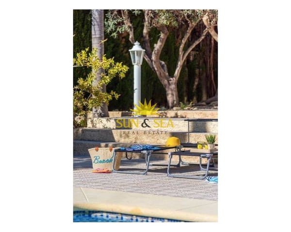 4 soveværelse Villa til leje i Pueblo, Calpe / Calp med swimmingpool garage - € 3.000 (Ref: 7562241)