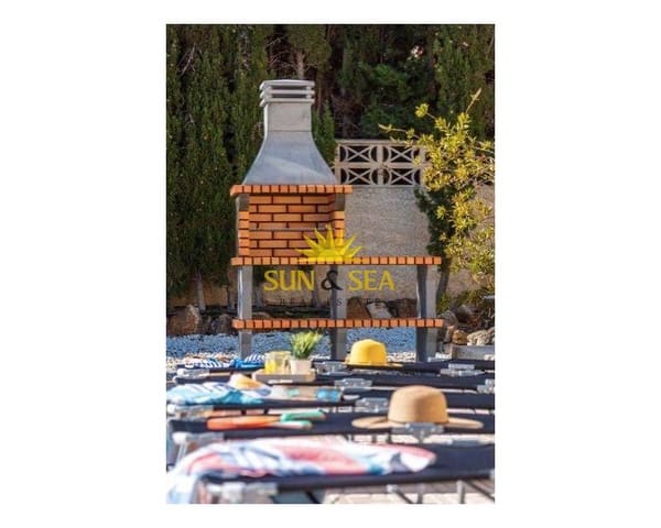 4 soveværelse Villa til leje i Pueblo, Calpe / Calp med swimmingpool garage - € 3.000 (Ref: 7562241)