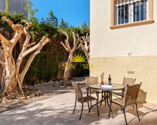 4 soveværelse Villa til leje i Pueblo, Calpe / Calp med swimmingpool garage - € 3.000 (Ref: 7562241)